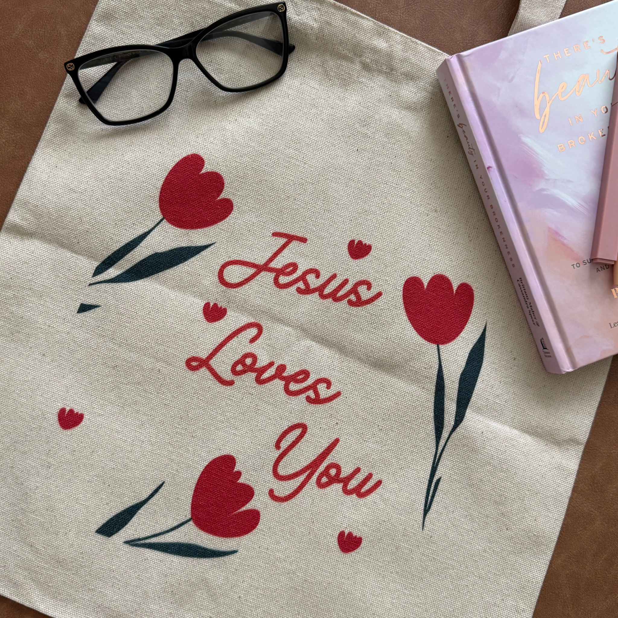 JESUS LOVES YOU